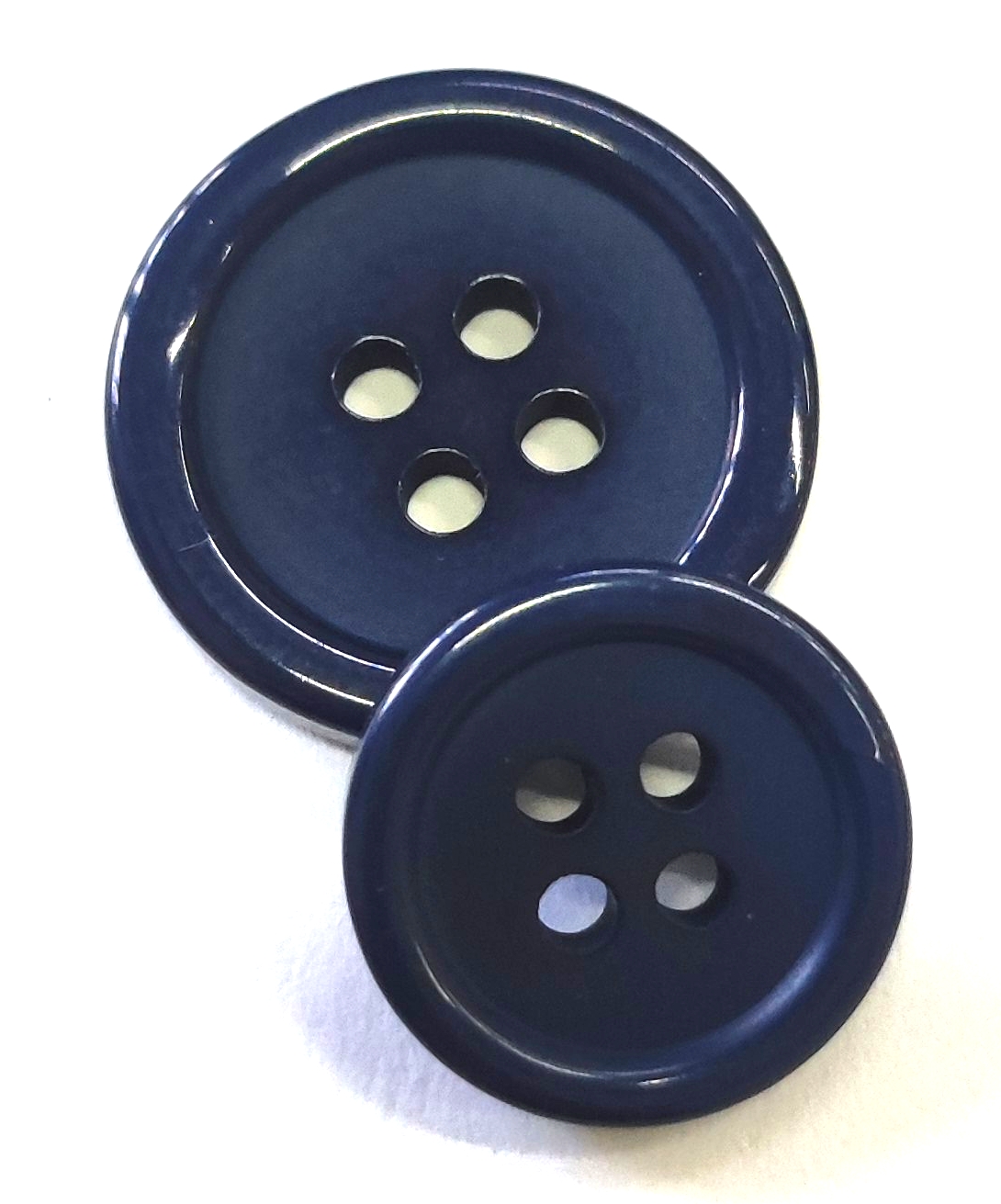 MAN BUTTONS 4 HOLES            POLYESTER