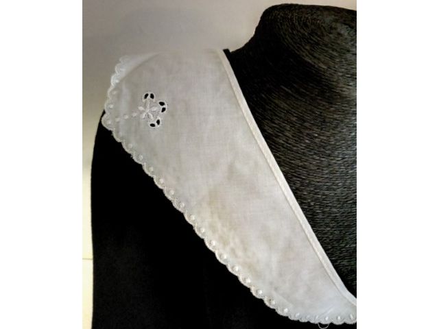 WOMAN LACE COLLAR             BRODERIE ANGLAISE